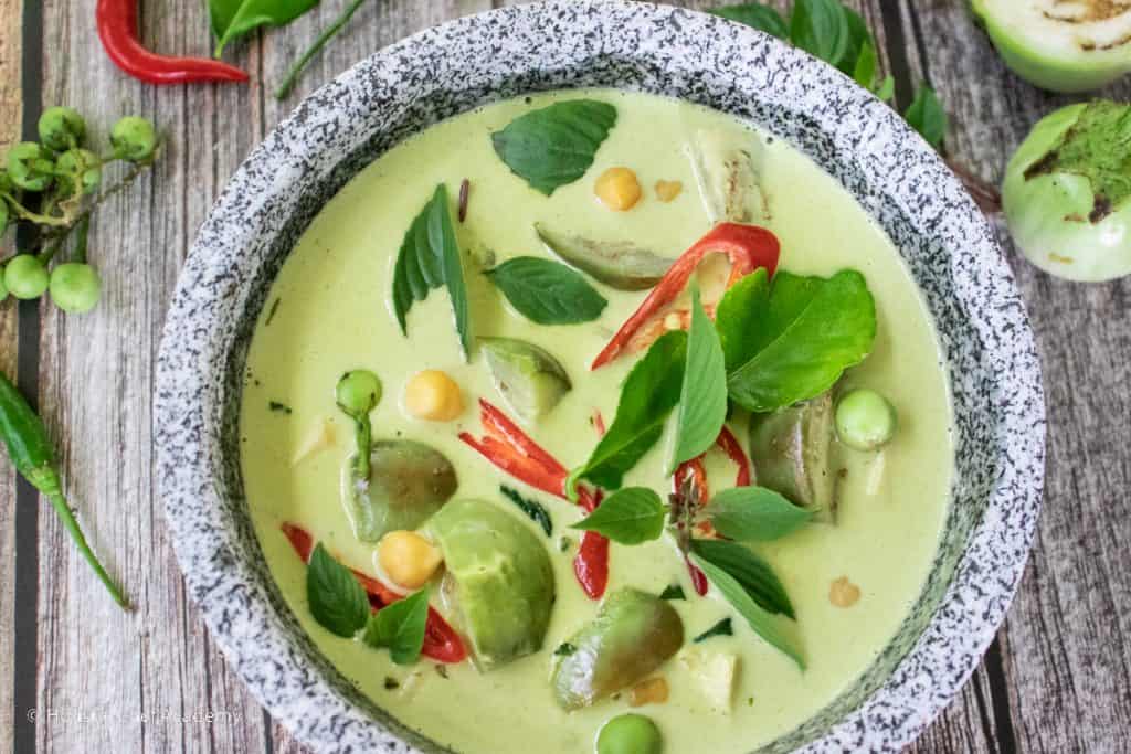 Thai-green-curry-in-a-bowl