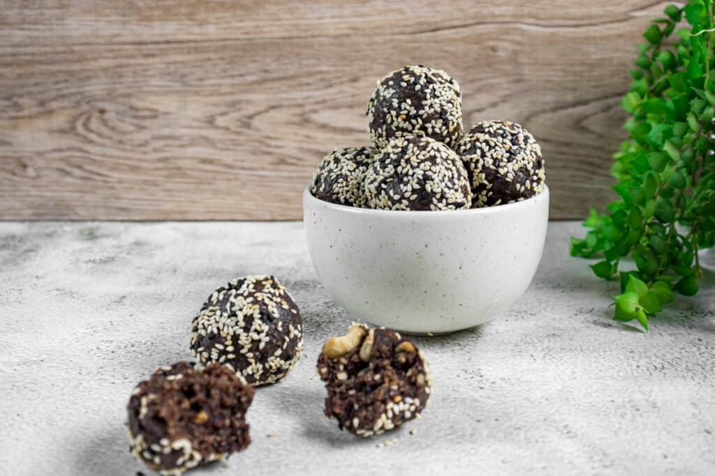 chocolate-bliss-balls-ready-to-eat