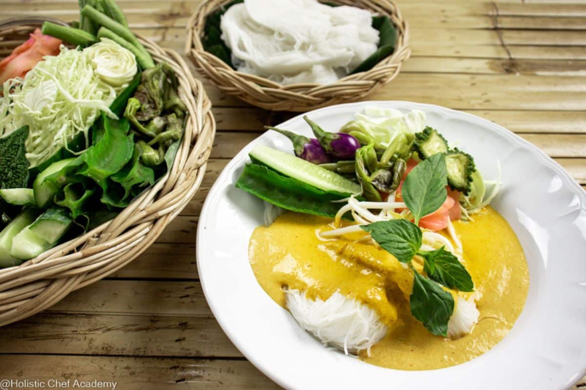 thai-fermented-rice-noodle-curry