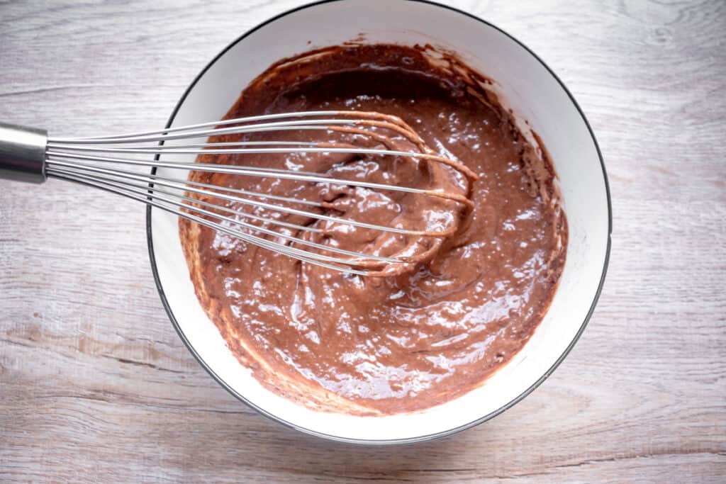 vegan-chocolate-spread-after-whisking