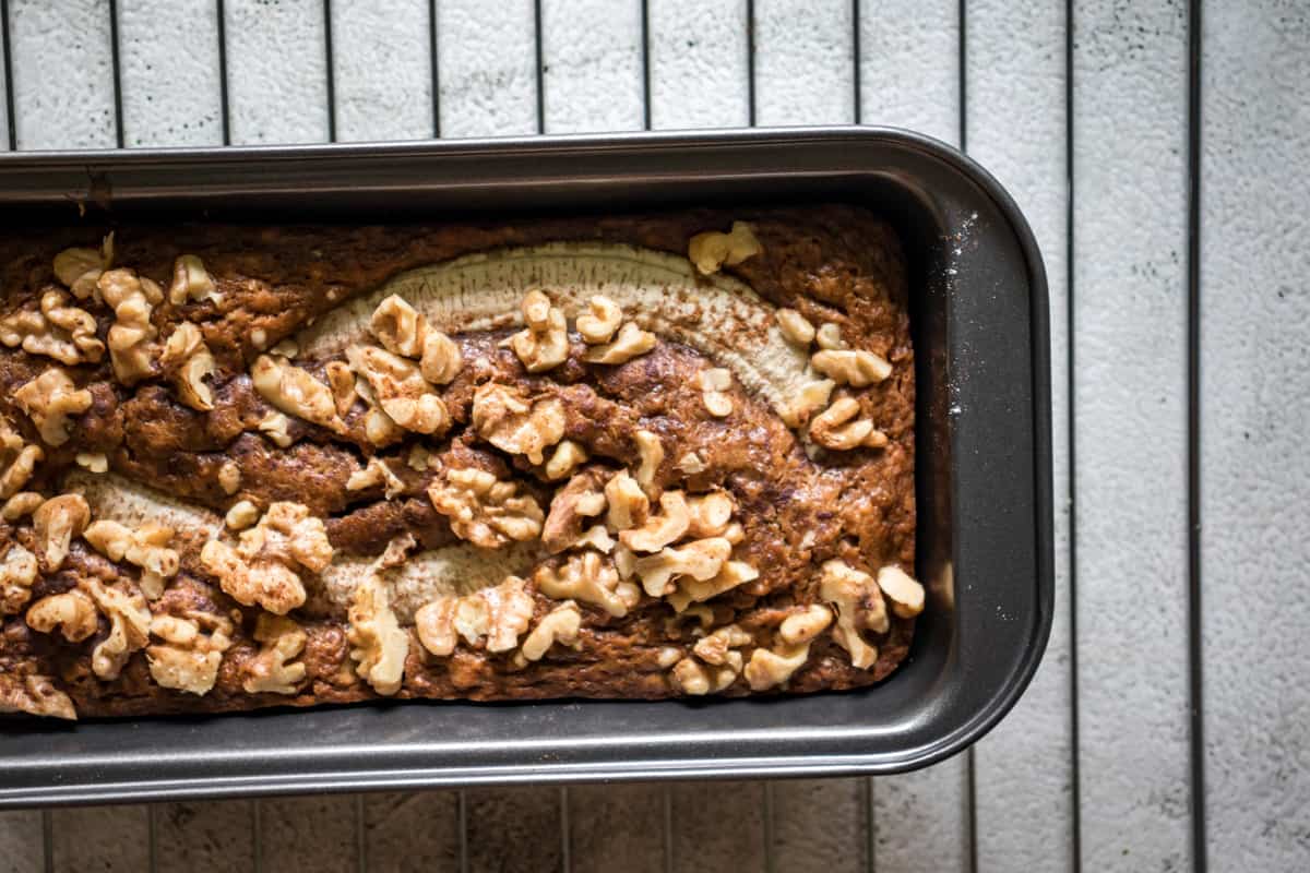 healthy-banana-bread-out-from-the-oven