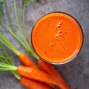 carrot-aple-juice-served-in-a-glass
