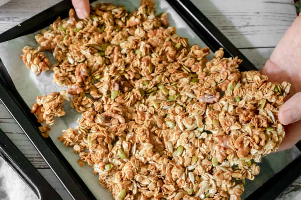 crunchy-vegan-granola-out-from-the-oven