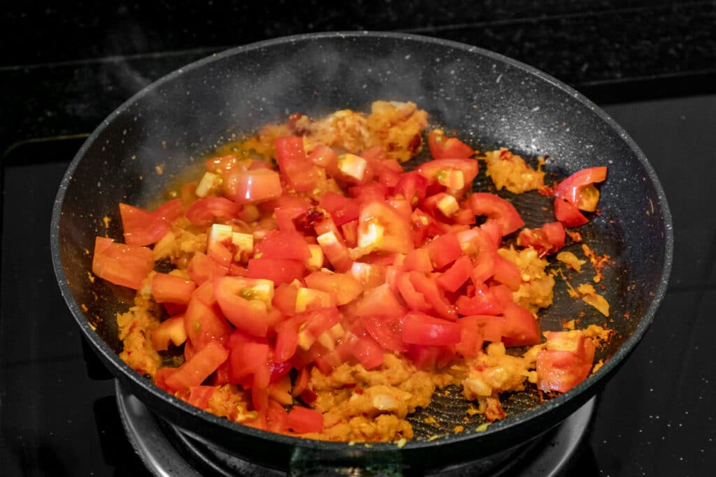 adding-tomato-to-nam-prik-ong-chili-paste