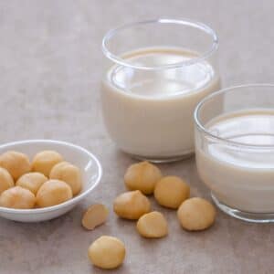 macadamia-nut-milk-served-in-a-glass