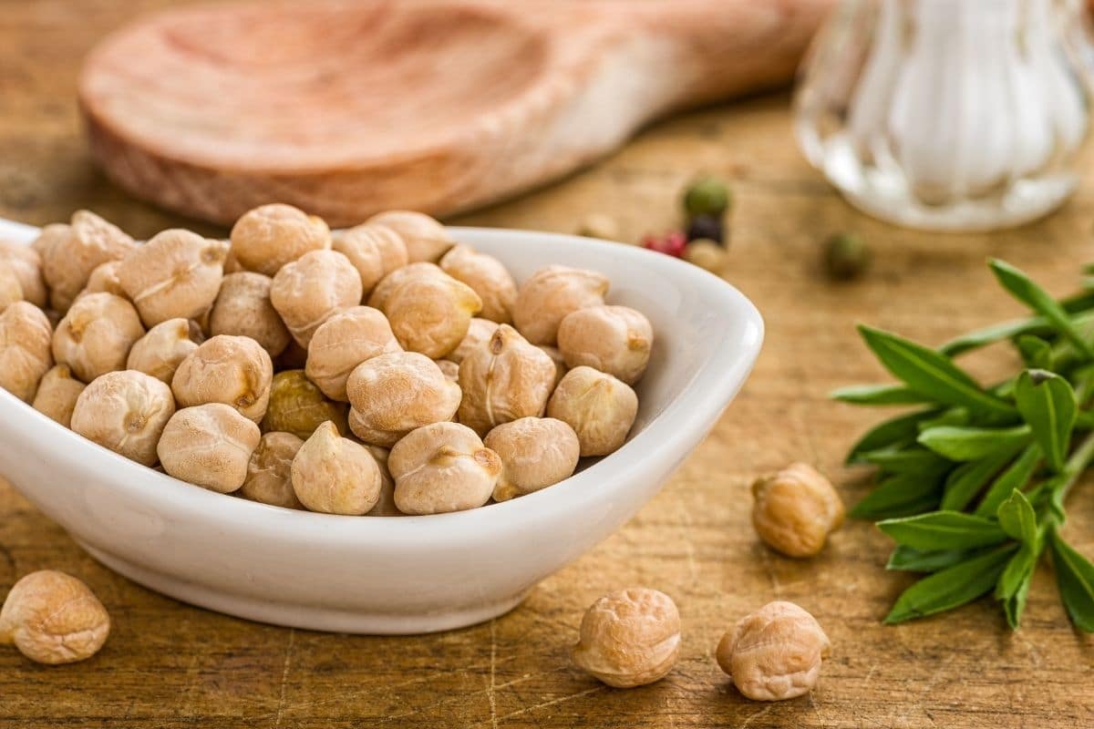 chickpeas-in-a-bowl