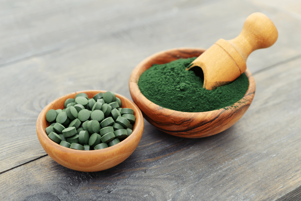 powdered-and-tablets-of-spirulina