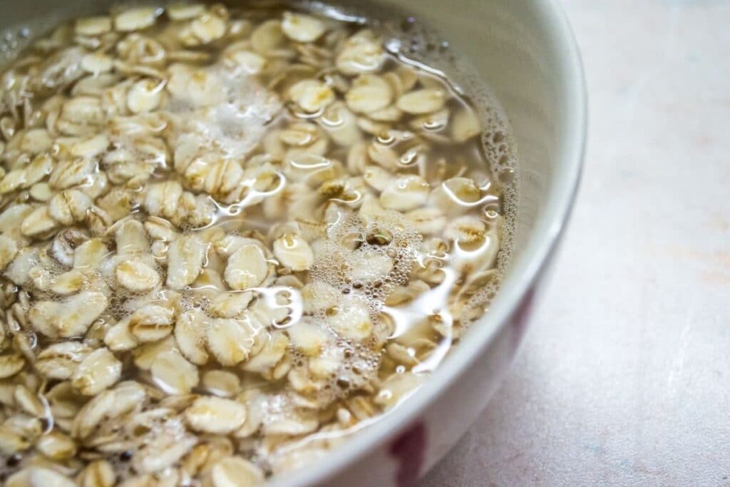 soaking-oats-in-a-bowl
