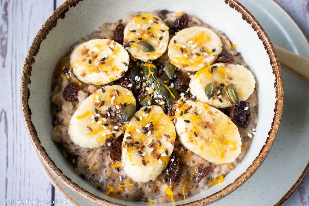 breakfast-protein-porridge-topped-with-banana
