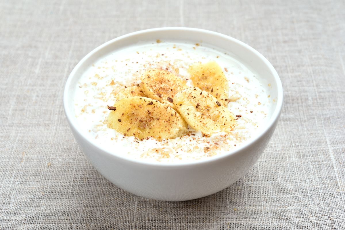 oat-porridge-in-a-bowl