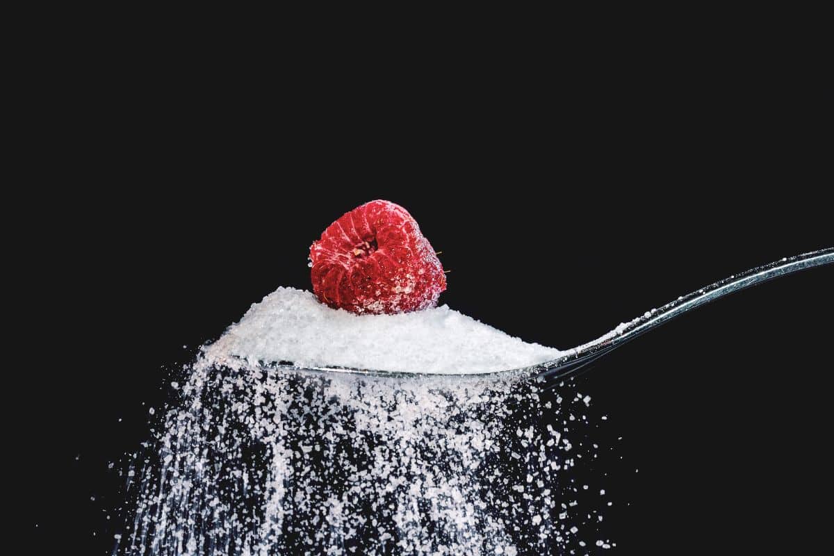 fresh-raspberry-on-a-teaspoon-of-white-sugar