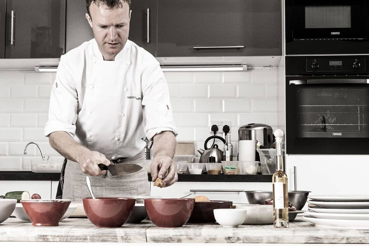 jamie-cooking-Moroccan-food