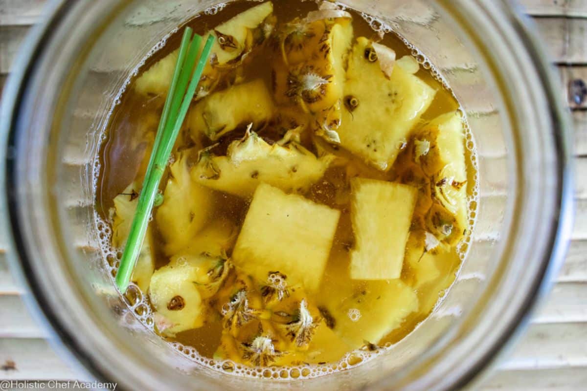 pineapple-fermenting-for-tepache