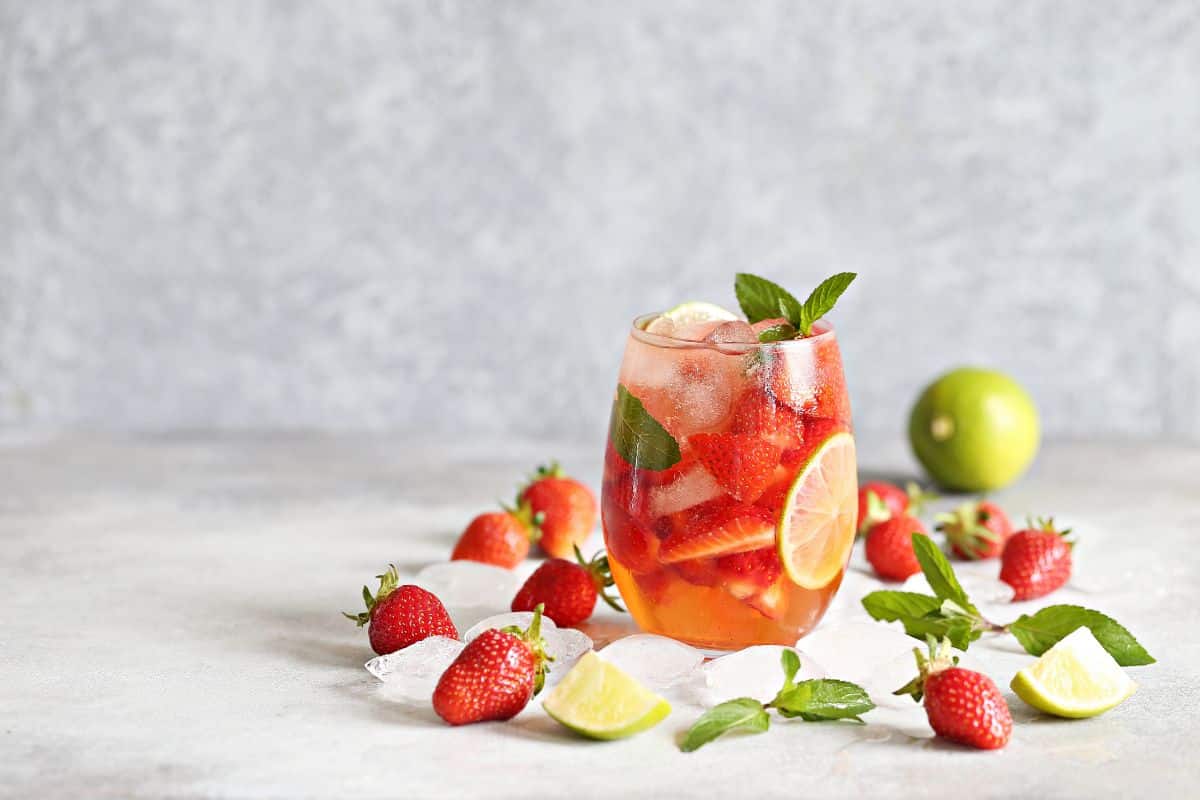 strawberry-water-kefir-in-a-glass
