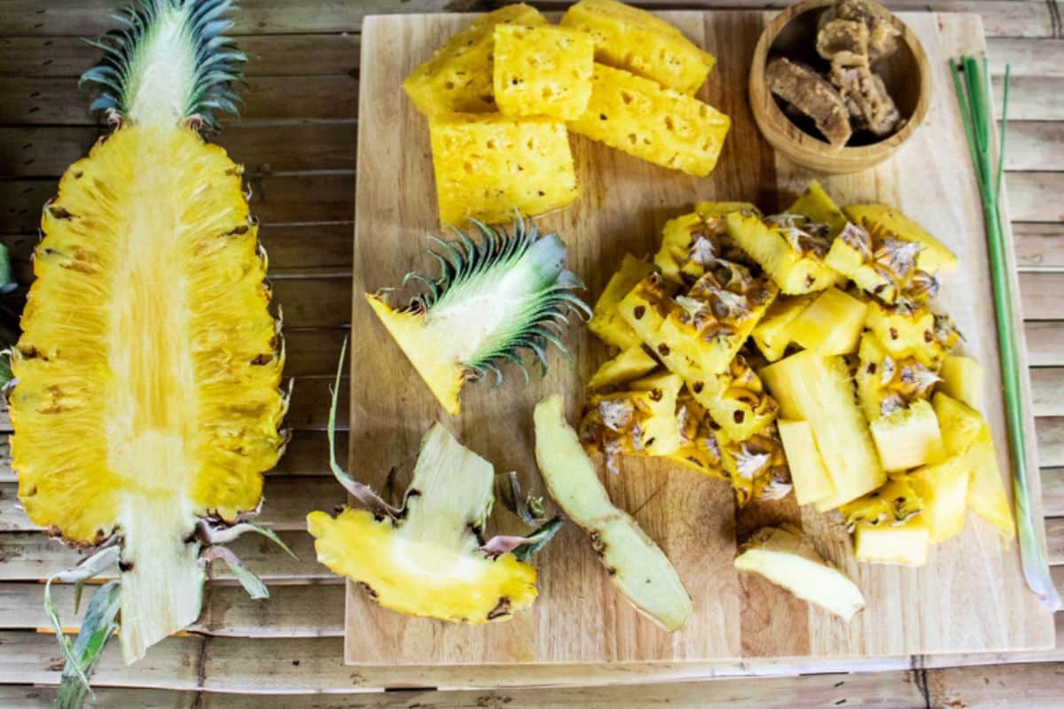 pineapple-prep-for-making-tepache
