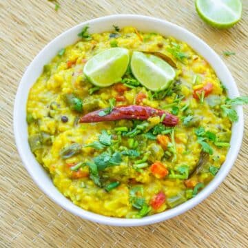 kitchari-recipe-cooked-in-a-bowl