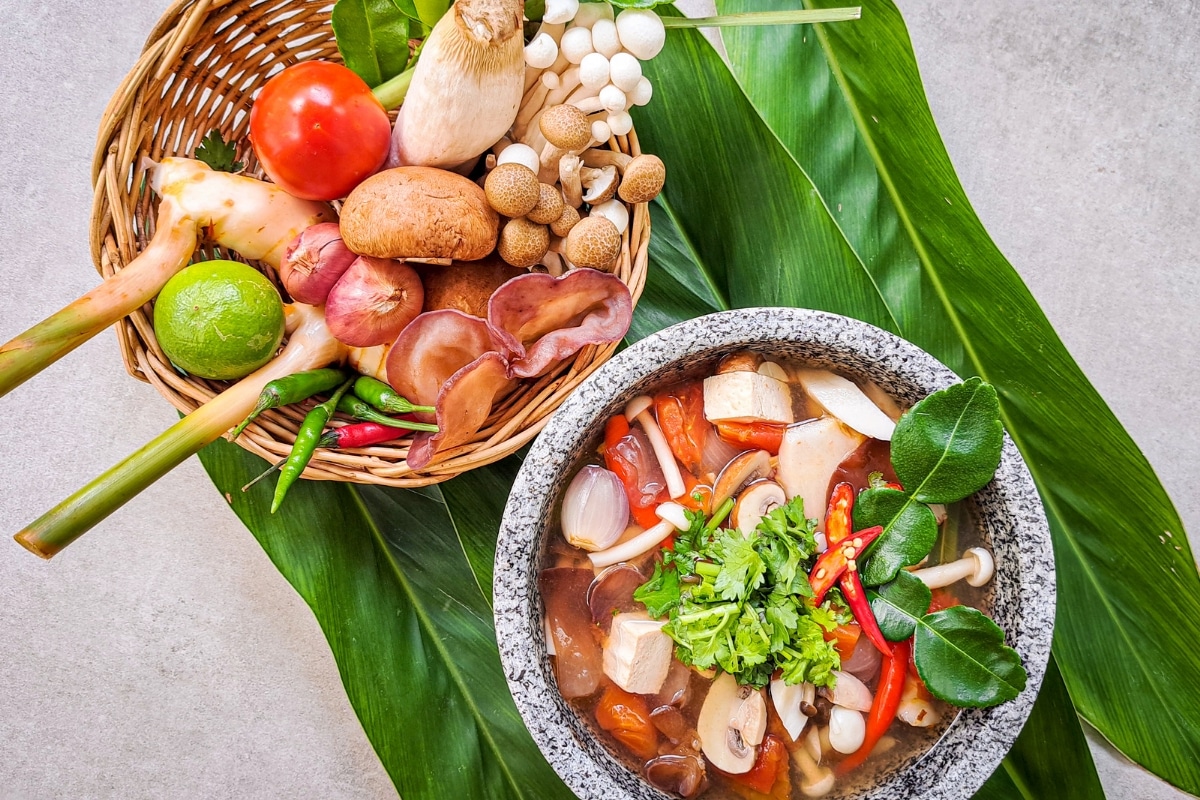 homemade-thai-vegan-tom-yum-mushroom-soup