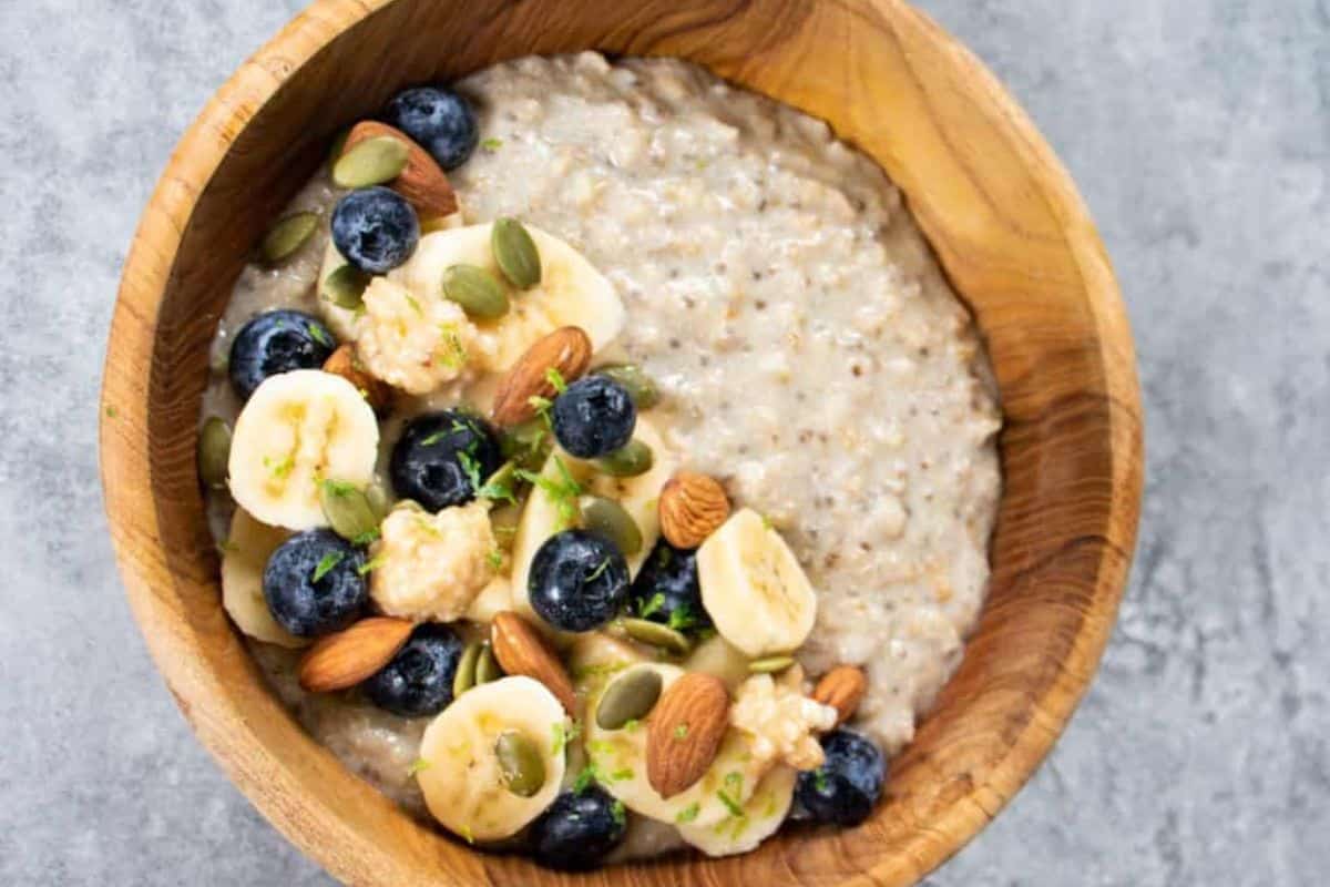 breakfast-porridge-in-a-bowl