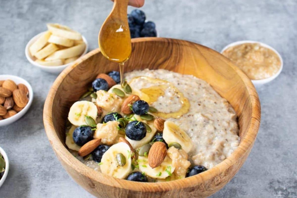 serving-a-bowl-of-quinoa-porridge-for-breakfast