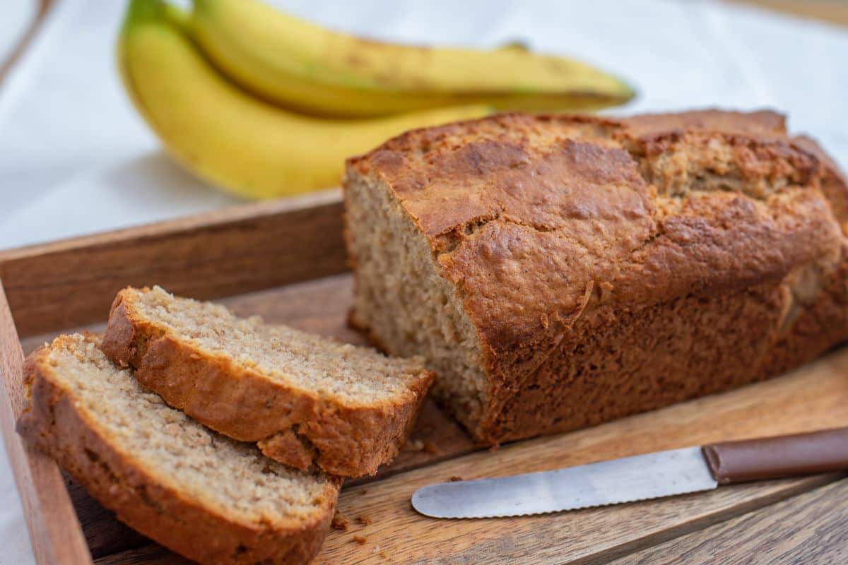 vegan-spelt-banana-bread-sliced