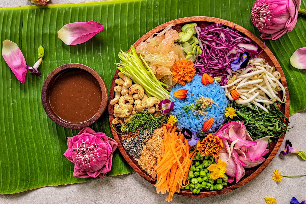 thai-vegan-rainbow-khao-yum-salad