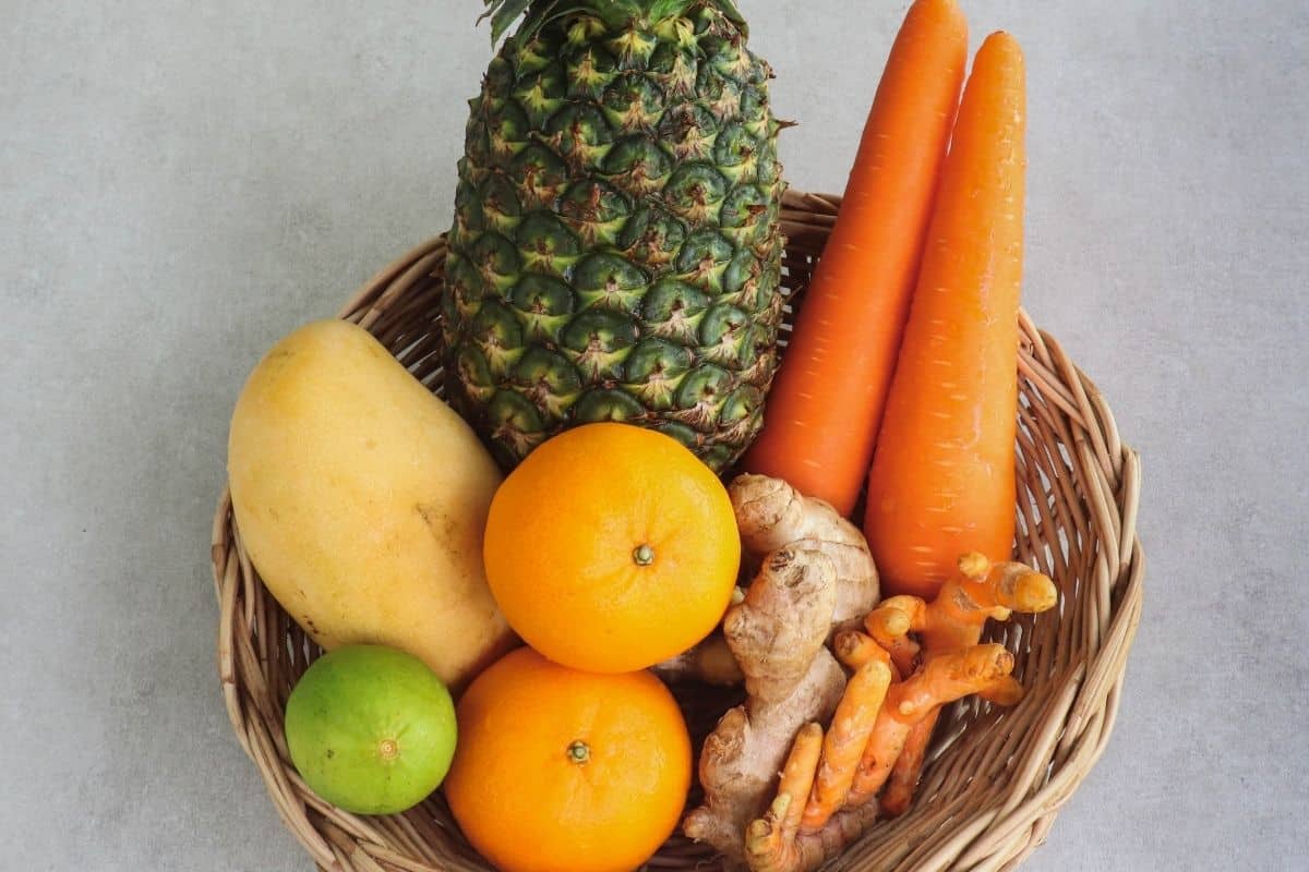 ingredients-for-cold-pressed-juicing-in-a-basket