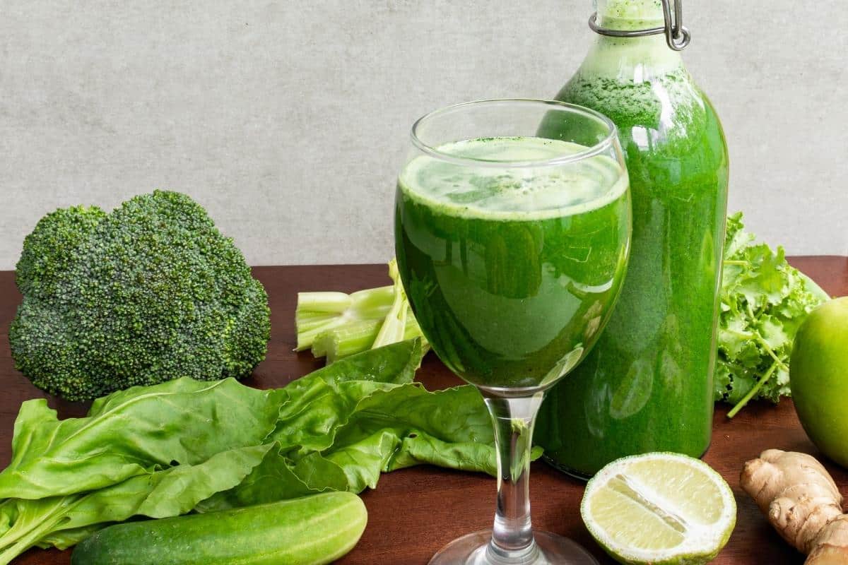 supergreen-juice-in-a-glass-ready-to-drink