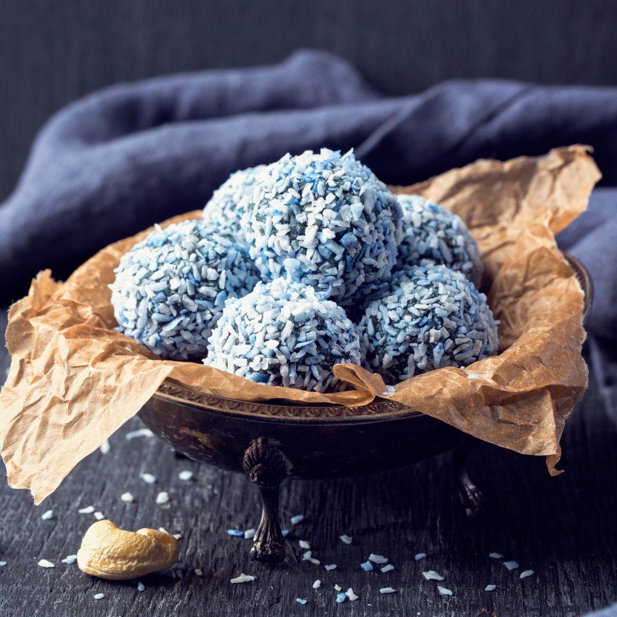 blue-spirulina-energy-balls