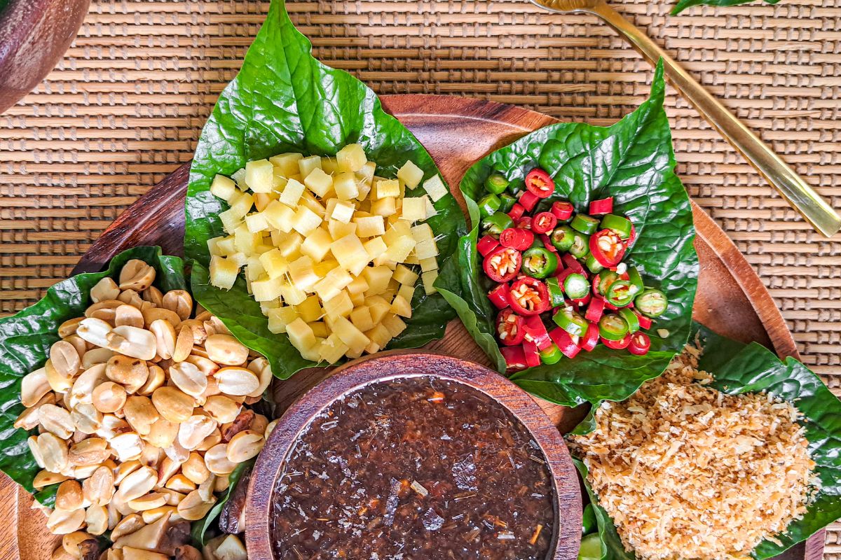wrapping-vegan-miang-kham-betal-leaf