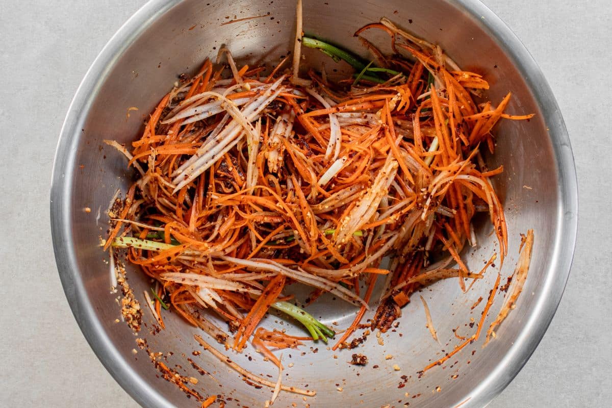 stir-the-vegetables-with-the-marinade