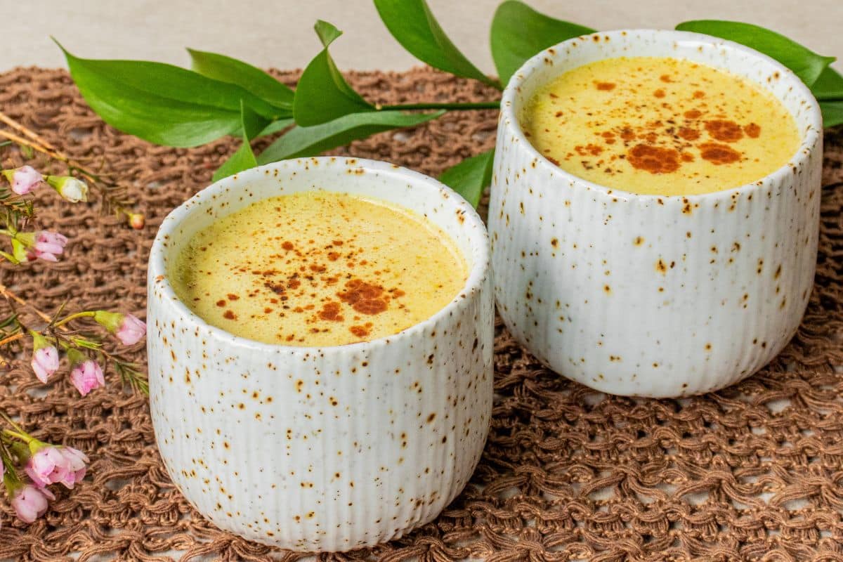 golden-turmeric-milk-latte