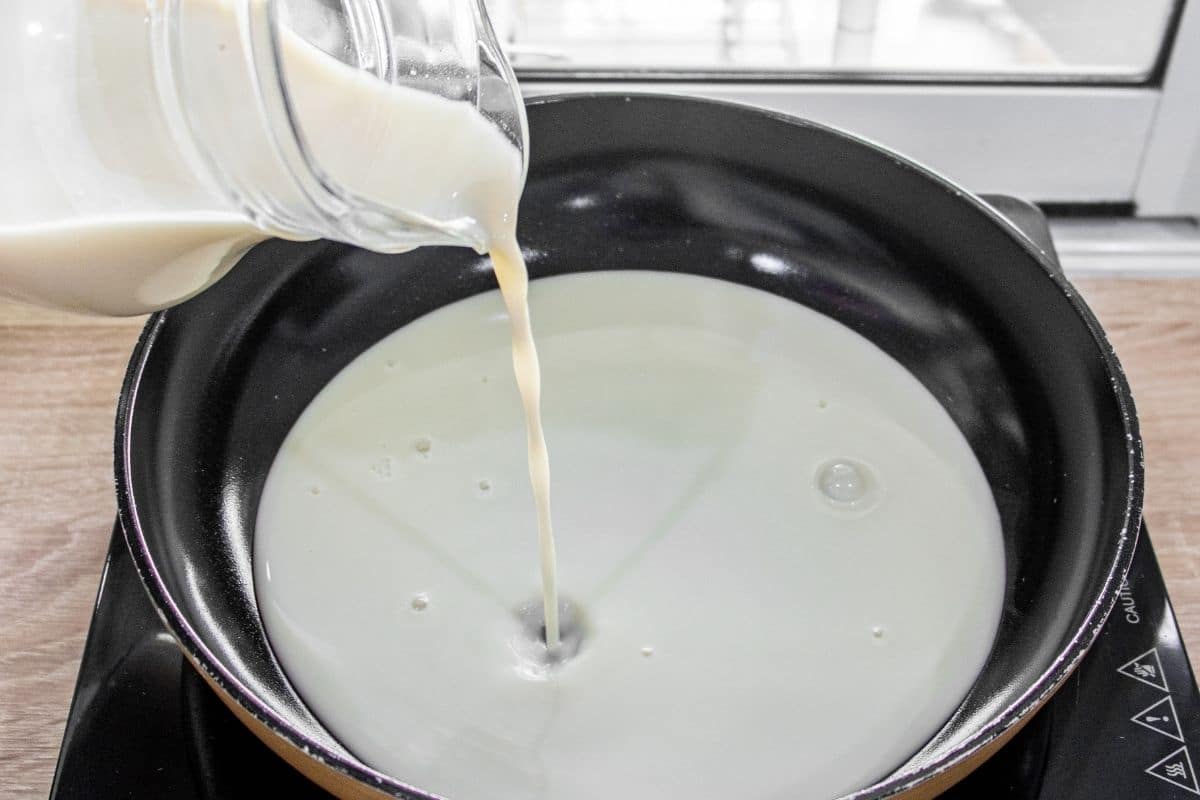 add-milk-to-the-saucepan