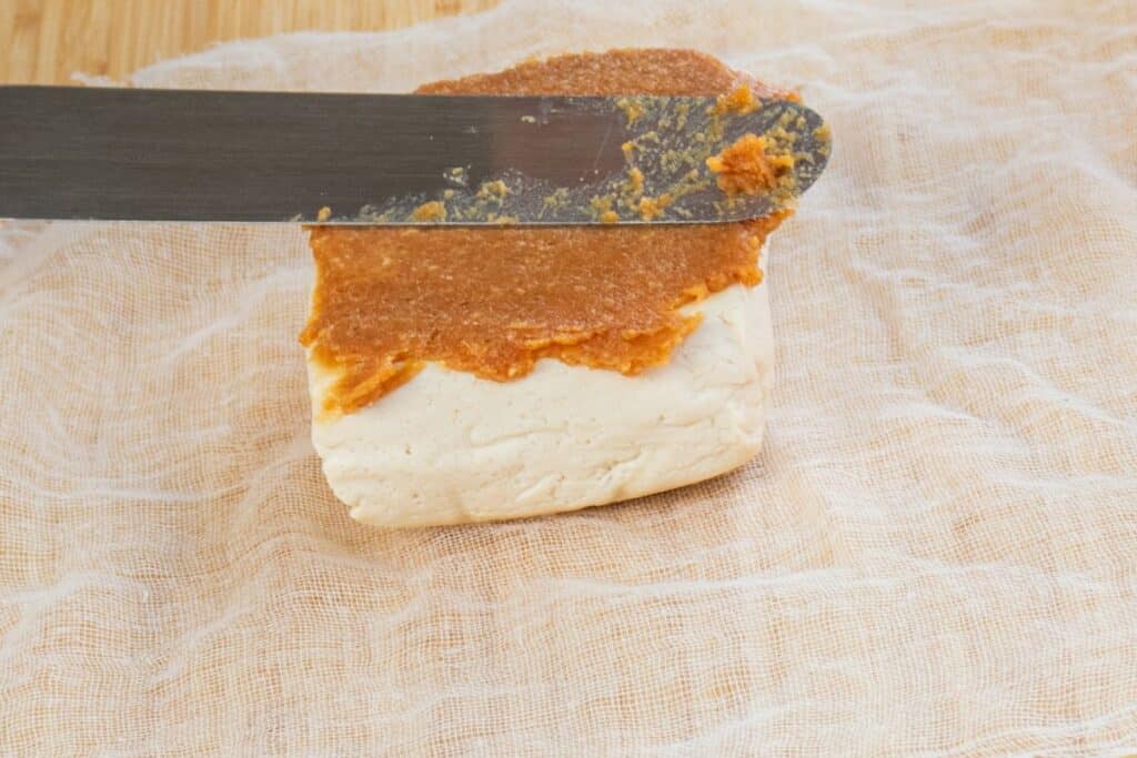 spreading-miso-mrinade-on-the-tofu