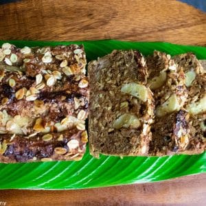 spiced-banana-bread-sliced-ready-to-eat