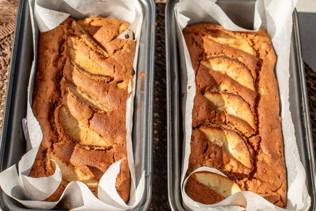 homemade-vanilla-apple-cake