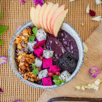 Irish aronia berry smoothie bowl