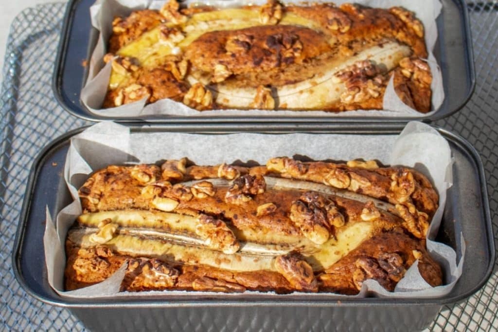 sliced-banana-bread-with-walnuts