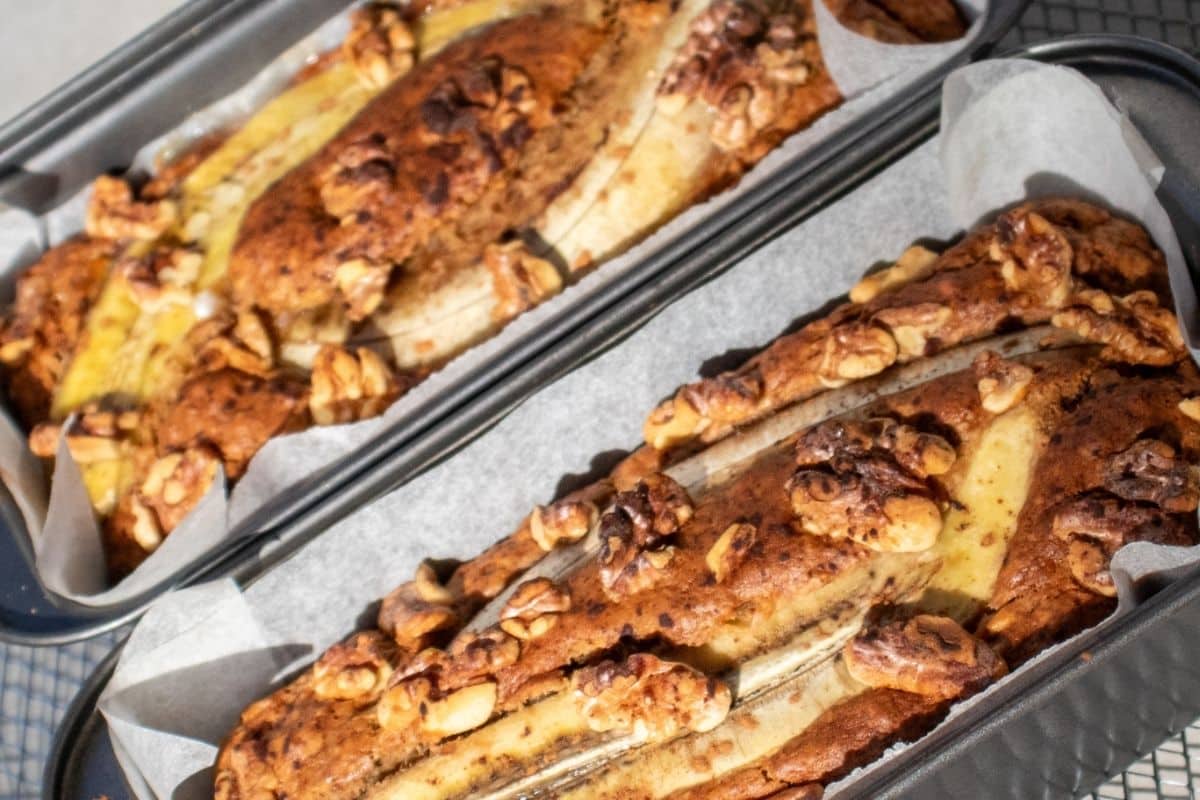 healthy-banana-bread-out-from-the-oven