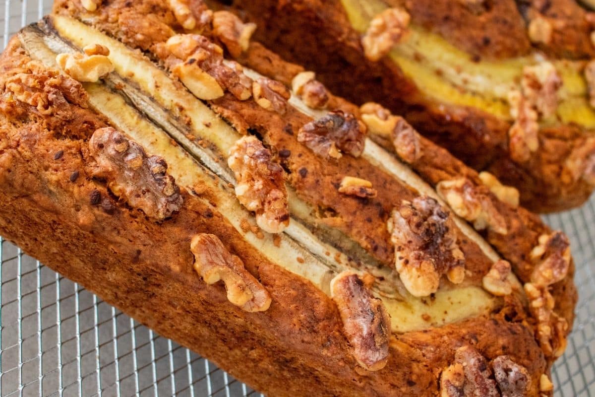 healthy-banana-walnut-bread-out-from-the-oven