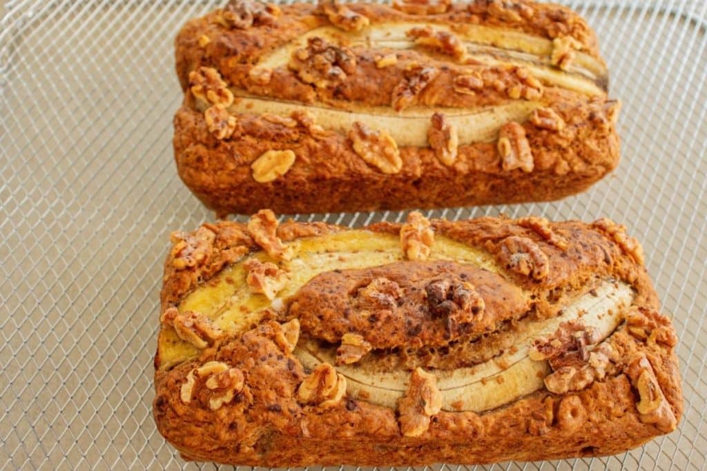 sliced-banana-bread-with-walnuts
