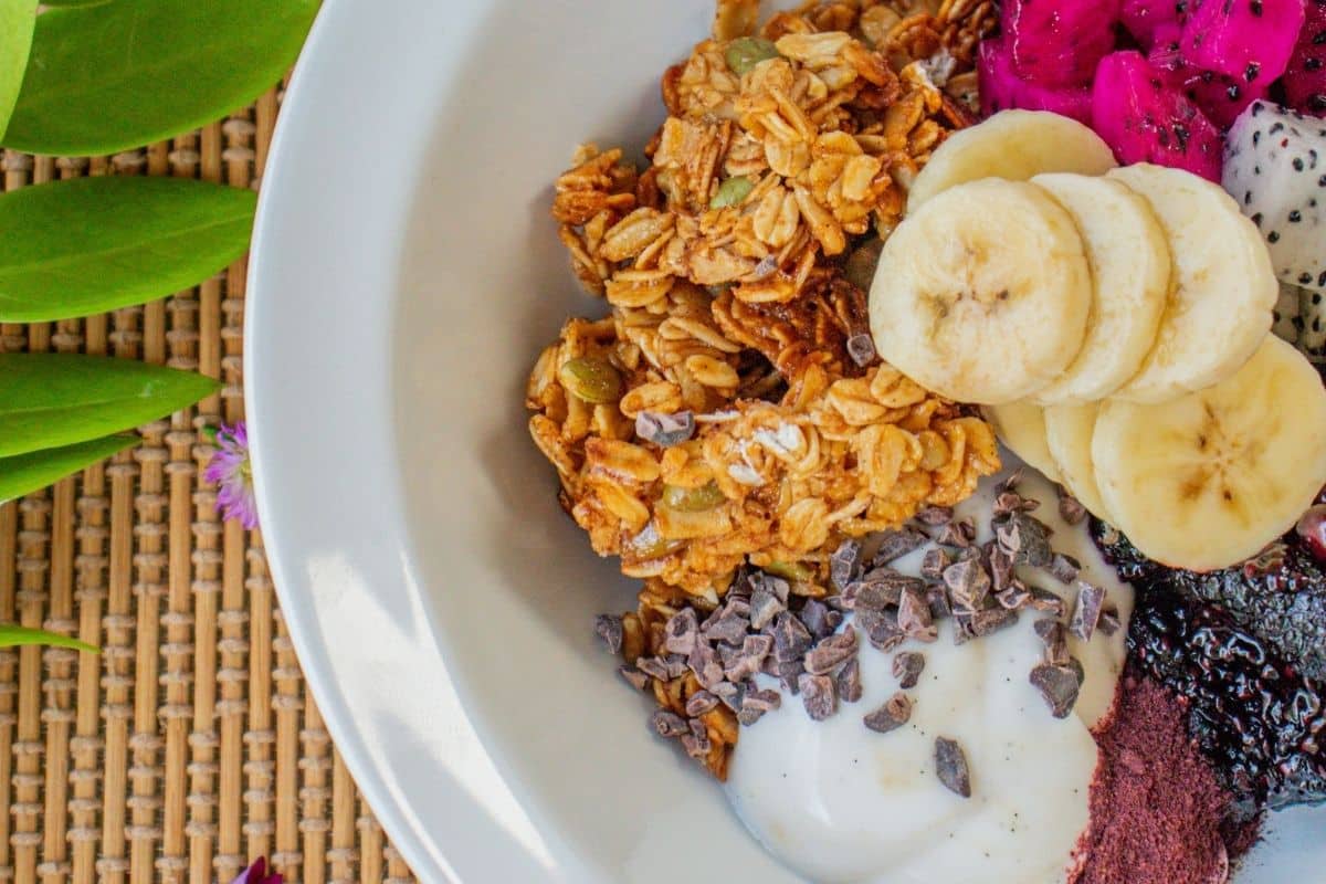 delicious-crunchy-tahini-granola