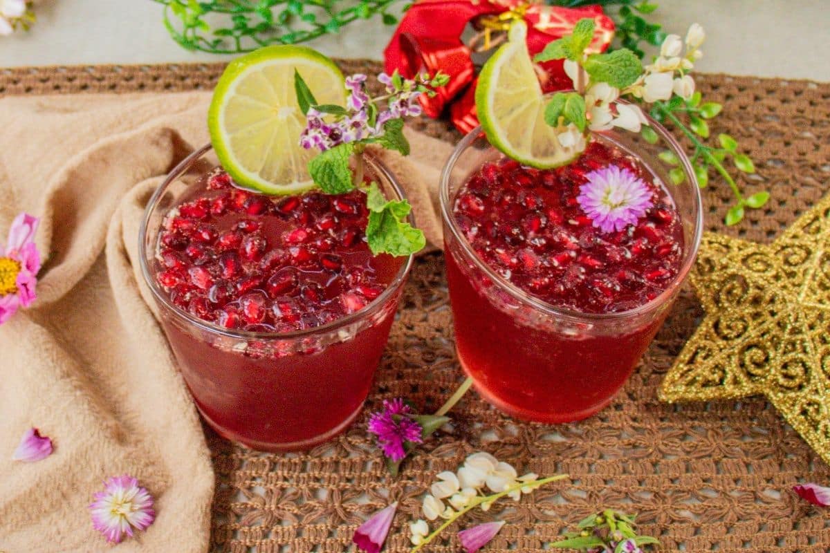 Pomegranate Vanilla Spritz