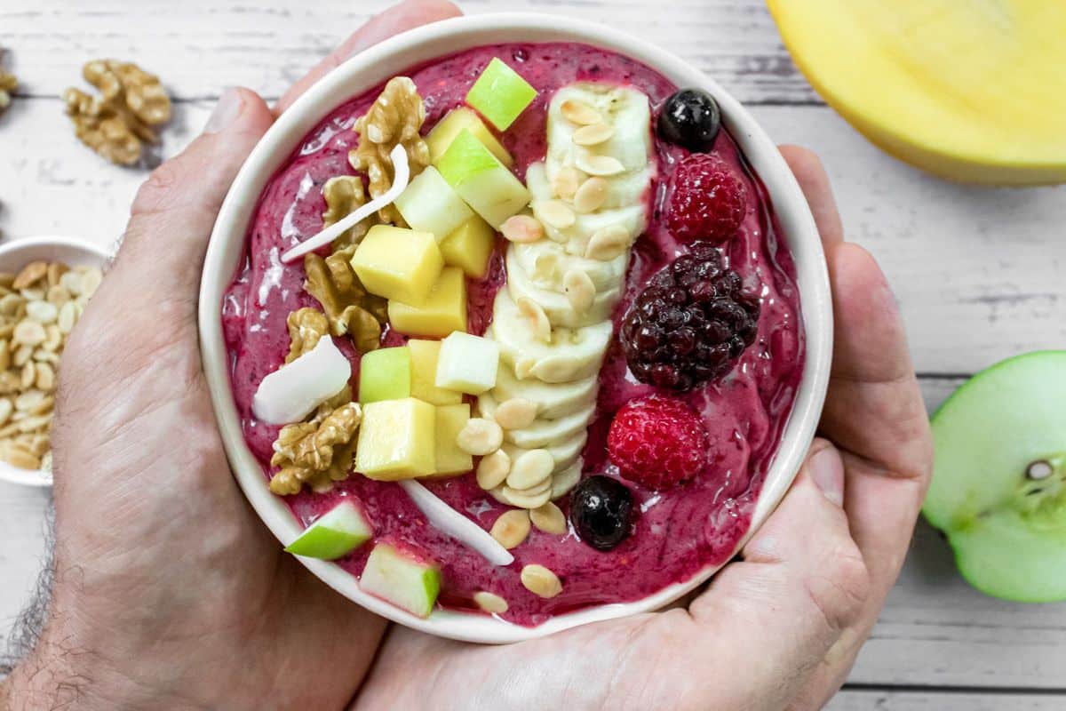 acai-smoothie-bowl-served