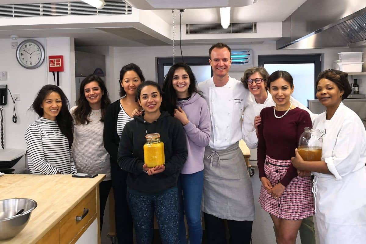 Chef Jamie Raftery teaching raw food and fermentation as part of a practical nutrition cookery class.