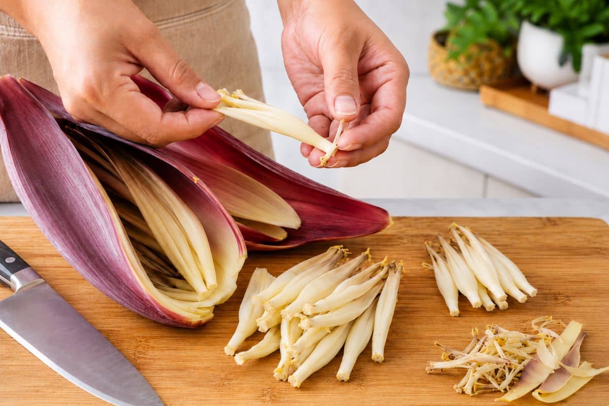 preparing-fresh-banana-flower-removing-stamens
