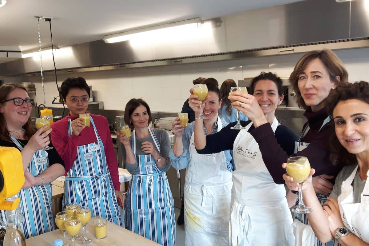 Chef Jamie Raftery teaching raw food and fermentation as part of a practical nutrition cookery class.