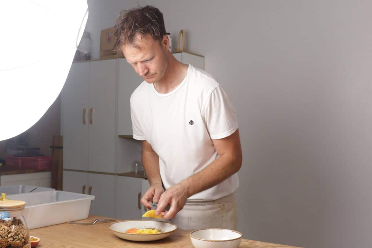 jamie-cooking-thai-vegan-recipes-in-phuket