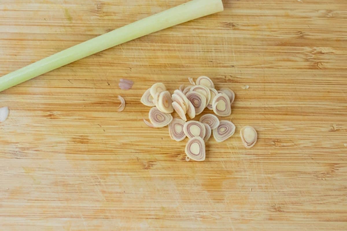 Banana-Blossom-Salad-Step-by-step-2.4-Slice-lemongrass.jpg