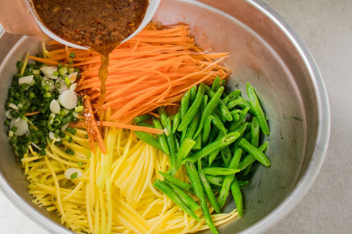 Pour-the-dressing-into-the-mixing-bowl