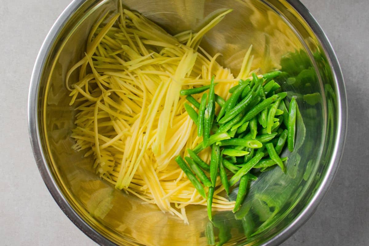 Vegan-Green-Mango-Salad-Step-By-Step-9.-Add-green-bean-in-the-mixing-bowl